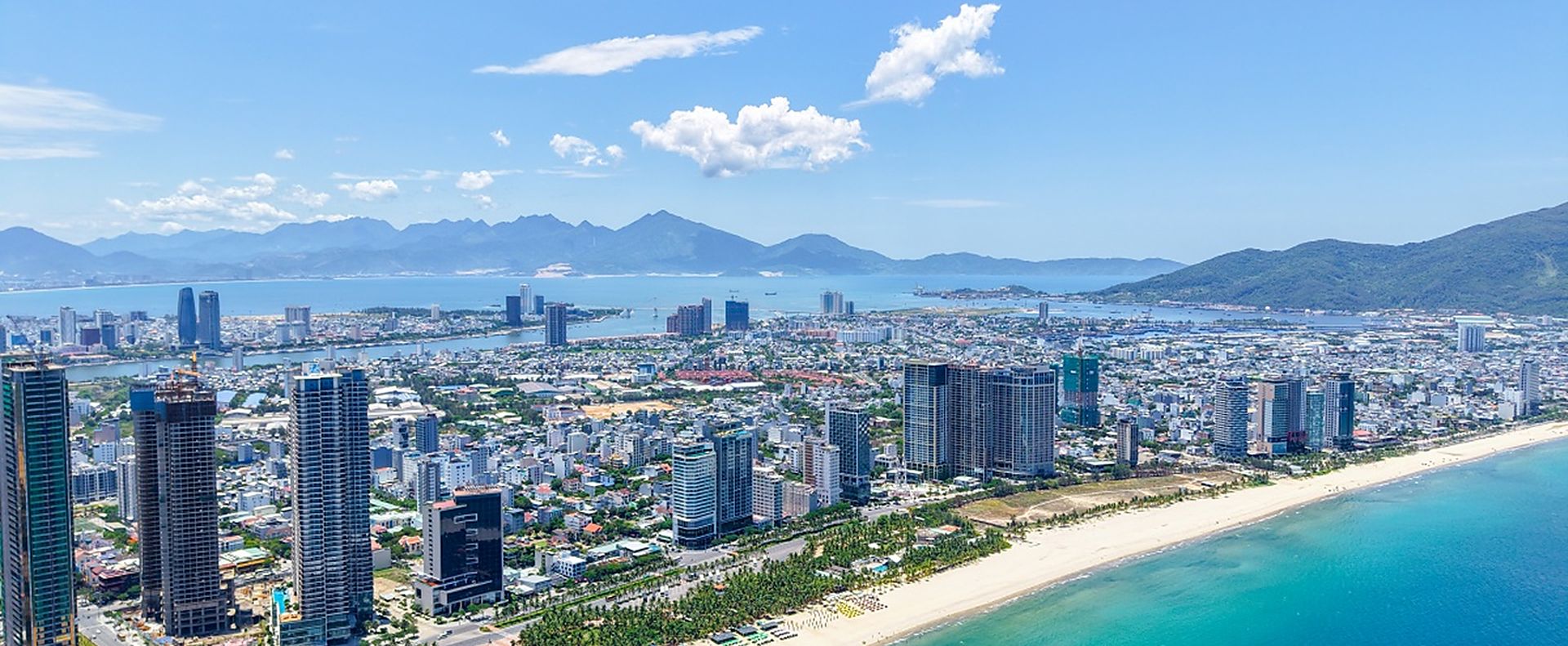 Toàn cảnh thành phố Đà Nẵng nhìn từ trên cao